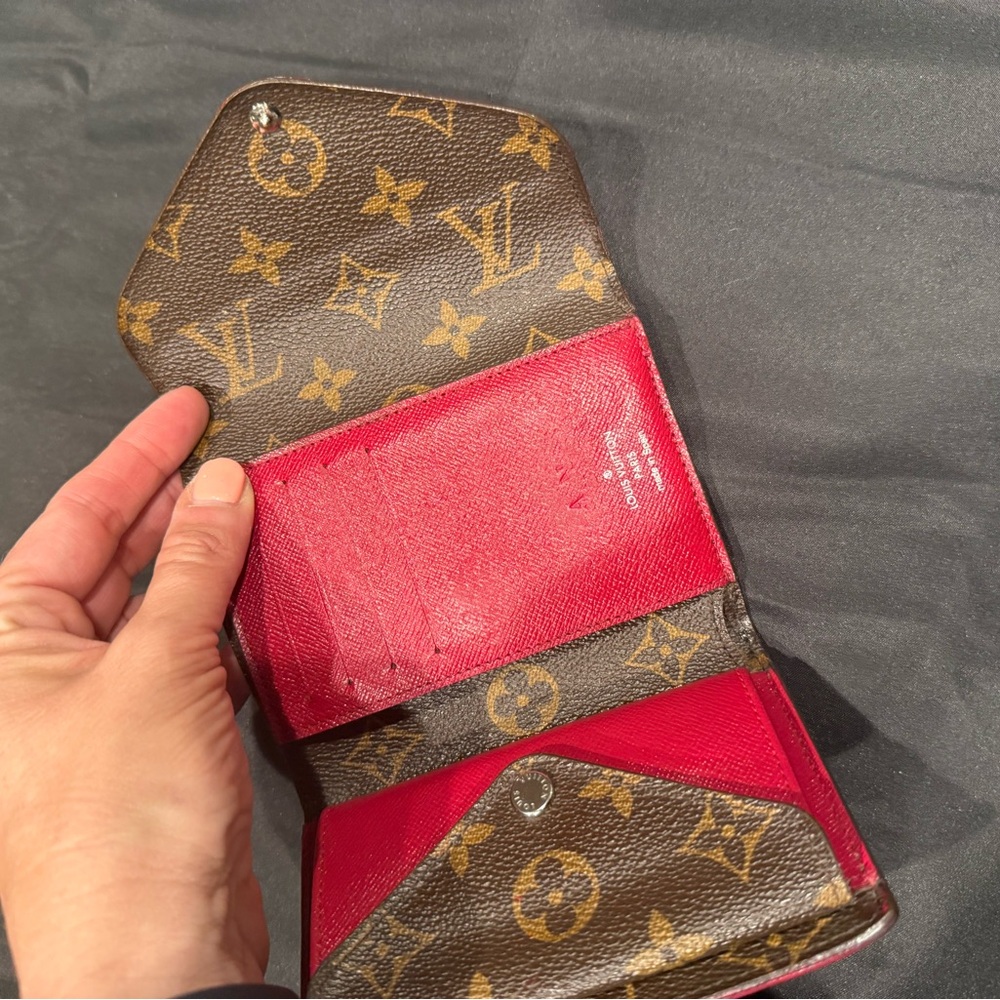 Louis Vuitton Marie Lou Wallet - Picture 10 of 16
